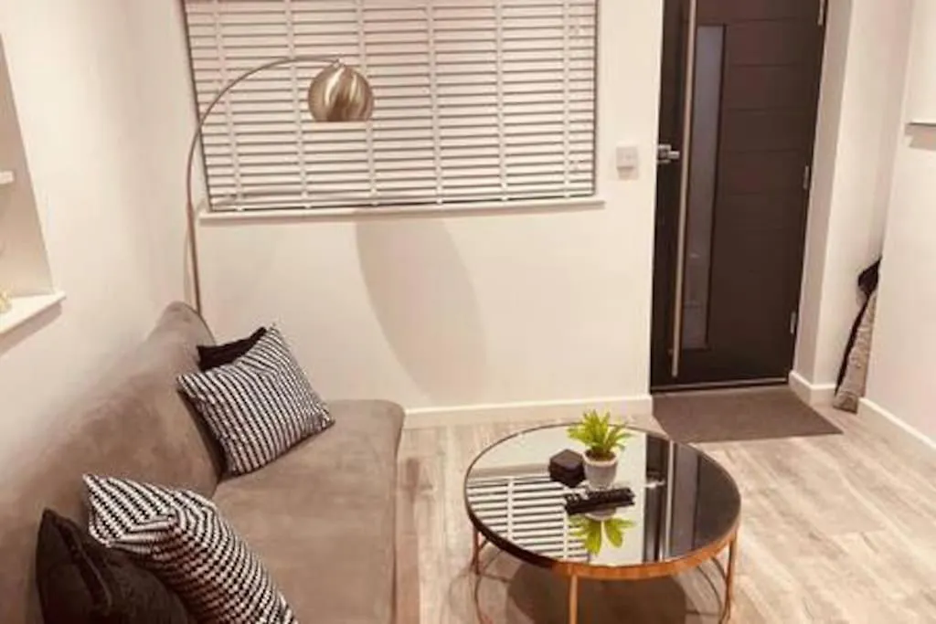 Modern 1 Bed Flat In Hackney With Parking Apartment London