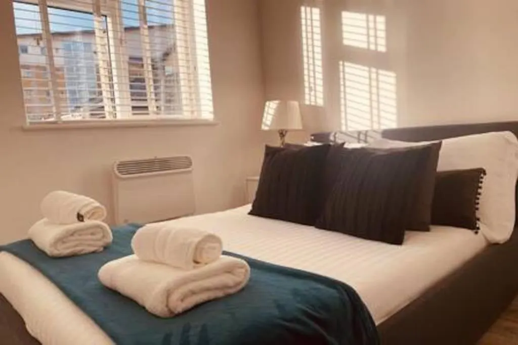 Апартаменты Modern 1 Bed Flat In Hackney With Parking Лондон