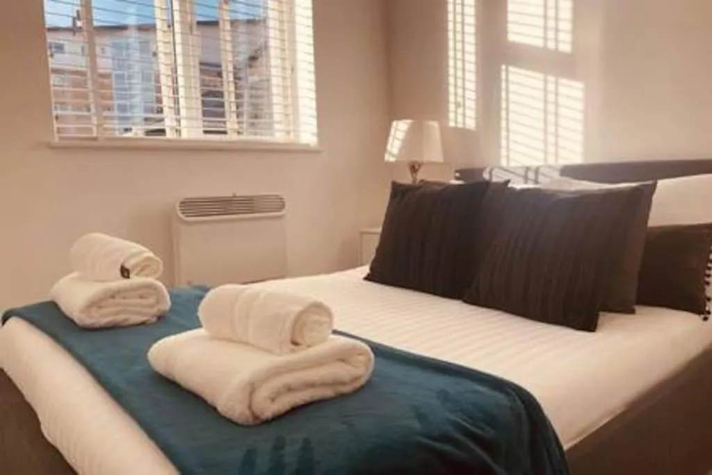 Апартаменты Modern 1 Bed Flat In Hackney With Parking Лондон